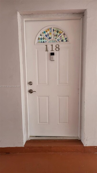 120 Royal Palm Rd in Hialeah, FL - Building Photo