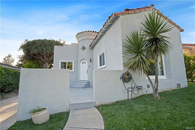 property at 4615 Grand Ave