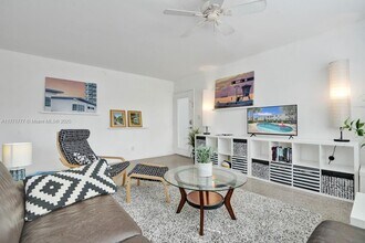 624 Orton Ave in Fort Lauderdale, FL - Foto de edificio - Building Photo