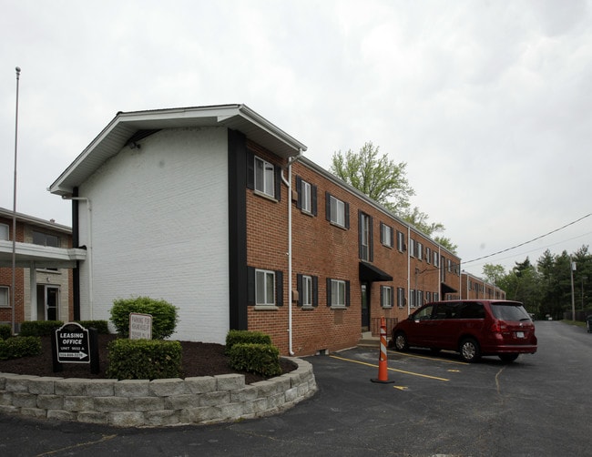 Clydesdale Apartments in Affton, MO - Foto de edificio - Building Photo