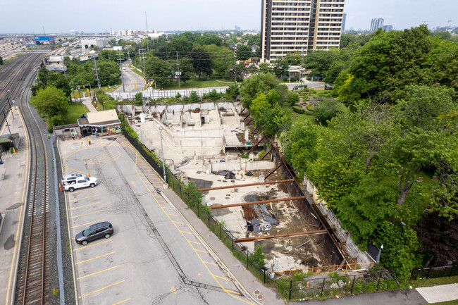 Vandyk Grand Central Mimico in Toronto, ON - Building Photo - Building Photo