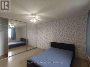 20 Chesterton Dr in Ottawa, ON - Building Photo - Building Photo