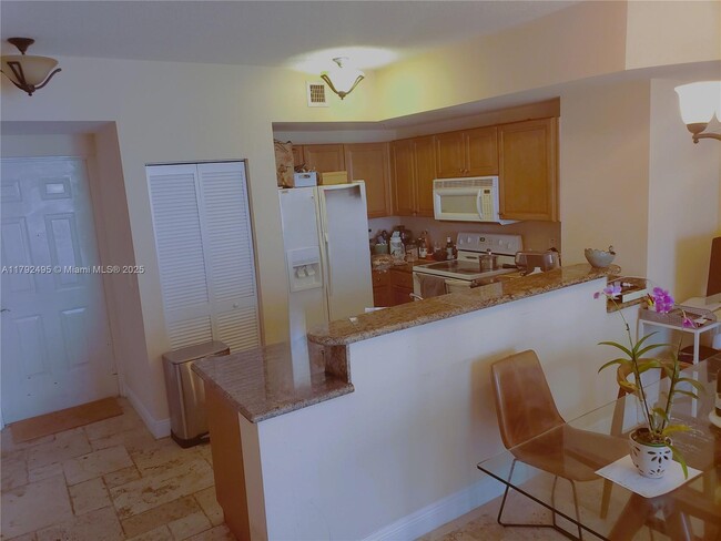 357 Almeria Ave, Unit 705 in Coral Gables, FL - Building Photo - Building Photo