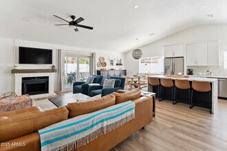 15641 N 63rd St in Scottsdale, AZ - Building Photo - Building Photo