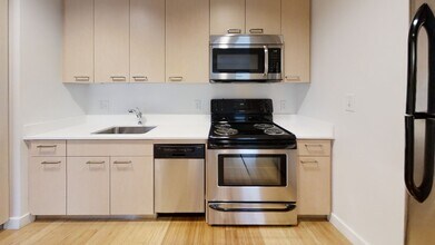 1080 Boylston St, Unit 302 in Boston, MA - Foto de edificio - Building Photo