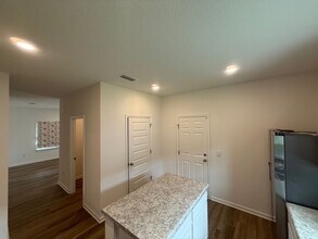 80 Silverthorn St in Freeport, FL - Building Photo - Building Photo