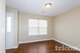 11305 Silver Glen Ln in Charlotte, NC - Foto de edificio - Building Photo