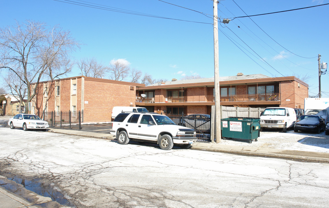 10221 Chestnut Ave in Franklin Park, IL - Building Photo