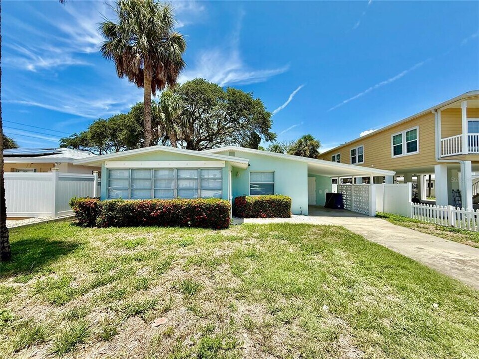 104 15th Ave in Indian Rocks Beach, FL - Building Photo