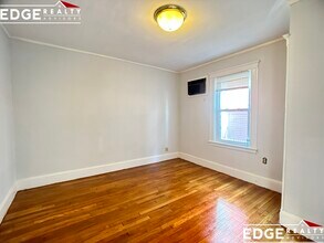 82 Beechcroft St, Unit 1 in Boston, MA - Building Photo - Building Photo