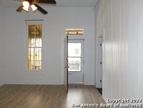 822 N Cherry St in San Antonio, TX - Building Photo - Building Photo