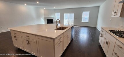 3105 Aviator Ave in Marlboro, NJ - Building Photo - Building Photo