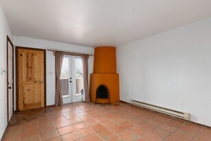 2600 W Zia Rd in Santa Fe, NM - Building Photo