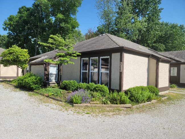 301 Schrock Rd in Worthington, OH - Foto de edificio - Building Photo