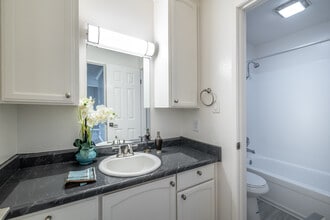 Bel Tempo Apartments in San Leandro, CA - Foto de edificio - Interior Photo