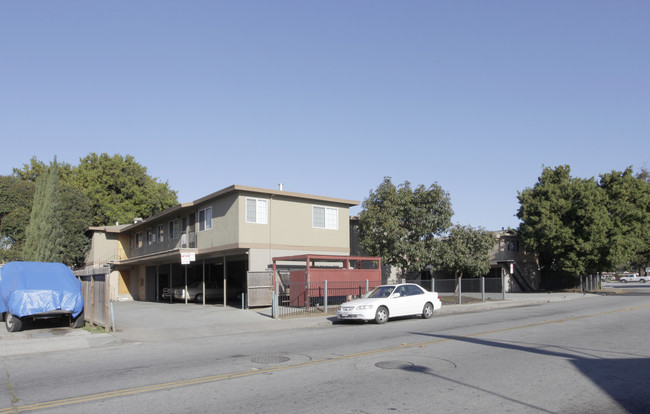 2377-2397 Clarke Ave in East Palo Alto, CA - Building Photo - Building Photo