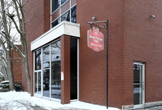 Quarters Of Akron Apartments in Akron, OH - Building Photo - Building Photo