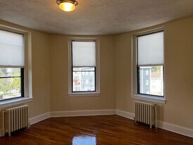 223 Essex St in Melrose, MA - Building Photo