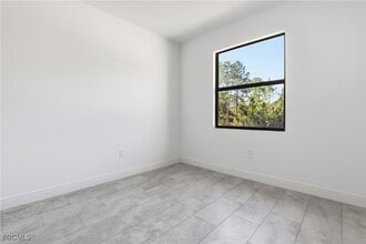 1087 Rugby Cir in Fort Denaud, FL - Building Photo - Building Photo