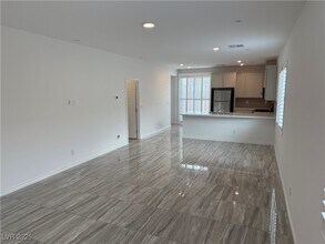 212 Palisade Fls Ave in Henderson, NV - Building Photo - Building Photo