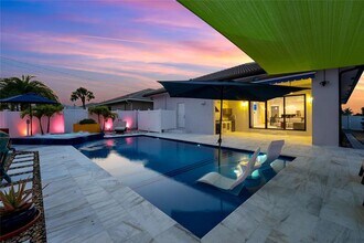 238 SE 2nd Terrace in Dania Beach, FL - Building Photo - Building Photo