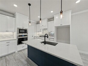 6807 SW Basswood Ave in Bentonville, AR - Foto de edificio - Building Photo