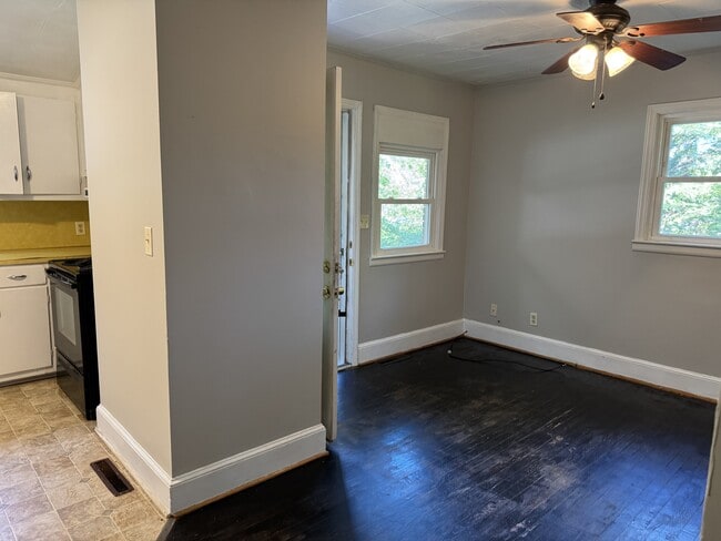 522 Pine Ave in North Wilkesboro, NC - Building Photo - Building Photo