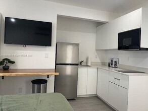 910 SW 8th Ave in Miami, FL - Building Photo - Building Photo