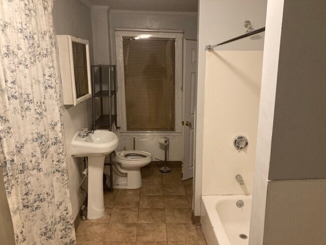 55 High St, Unit 55 high street #2 in Amesbury, MA - Foto de edificio - Building Photo