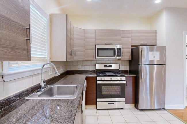 7 Estella St in Boston, MA - Building Photo - Building Photo