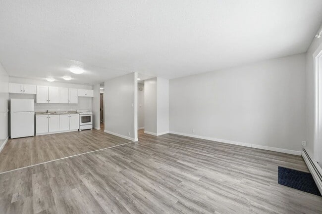 Thomas Manor in Prince Albert, SK - Building Photo - Building Photo