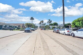 4859 Santa Cruz Ave in San Diego, CA - Building Photo - Building Photo