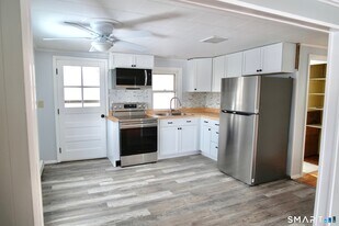 37 Russell St in Griswold, CT - Building Photo