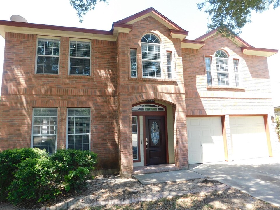 2838 Olive Ave in Schertz, TX - Foto de edificio