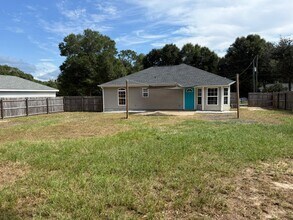 329 Strawbridge Dr in Crestview, FL - Building Photo - Building Photo