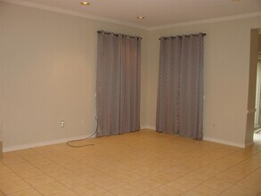 6320 N 1st St in Bellaire, TX - Foto de edificio - Building Photo