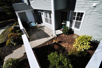 352 Greenbriar Dr in Union, NJ - Building Photo - Building Photo