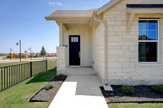 111 Pinnacle Ln in Kyle, TX - Building Photo - Building Photo