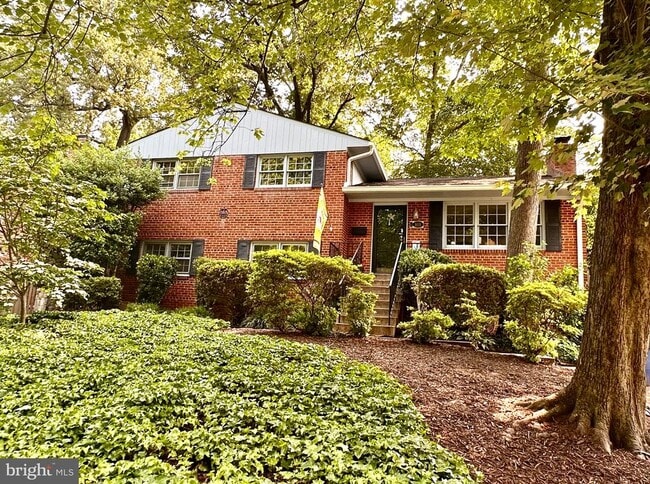property at 809 E Timber Branch Pkwy