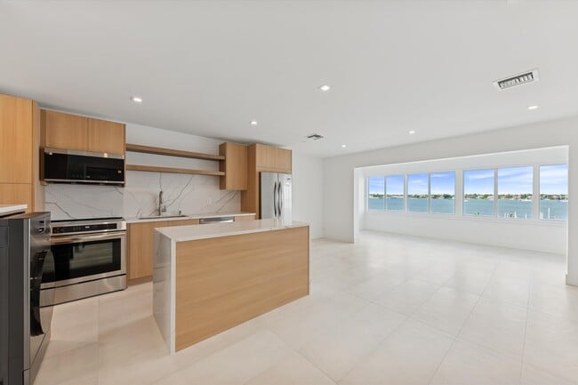 300 53rd St in West Palm Beach, FL - Building Photo - Building Photo