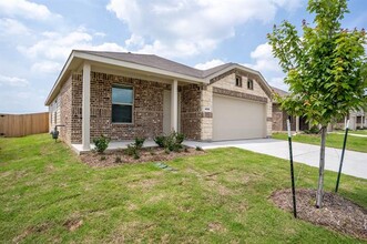 8636 Becker Ave in Fort Worth, TX - Foto de edificio - Building Photo