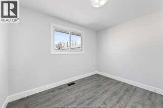 3024 Grandview St in Windsor, ON - Building Photo - Building Photo