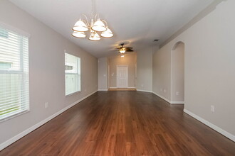 1105 Seminole Sky Dr in Ruskin, FL - Building Photo - Building Photo