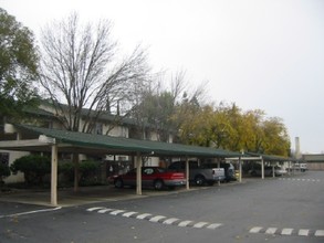 Jay Mar Apartments in Yuba City, CA - Foto de edificio - Building Photo