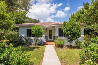 801 NE 118th St in Biscayne Park, FL - Building Photo - Building Photo