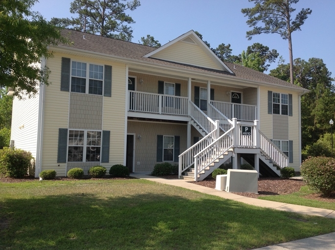 Holton Place in Wilmington, NC - Building Photo