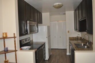 4095 Rosenda Ct, Unit 249 in San Diego, CA - Building Photo - Building Photo