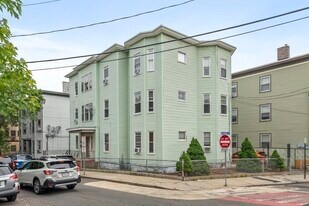 105 Walnut St, Unit 2 in Somerville, MA - Building Photo