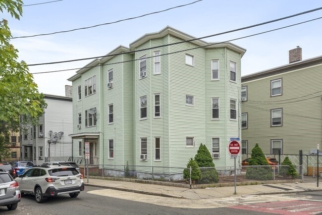 105 Walnut St, Unit 2
