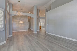7456 Oatman Ln in Las Vegas, NV - Building Photo - Building Photo